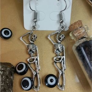 - hang man skeleton earrings dangle skull Halloween 🎃 gothic style skull…